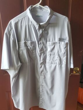 Columbia Men’s Short-Sleeve Button-Down Shirt — Light Gray